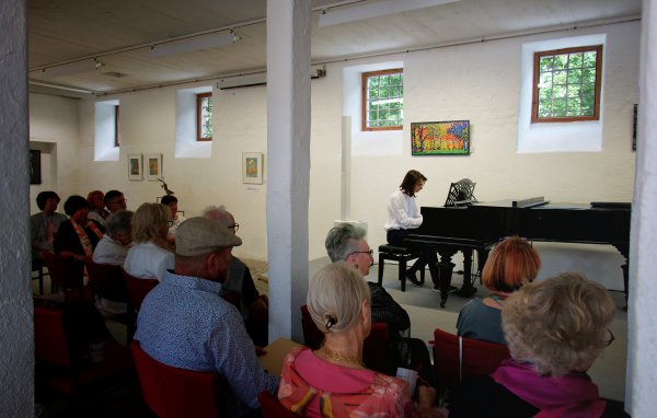 Johannes Hille am Flügel begeistert das Publikum mit klassischen, modernen und eigenen 